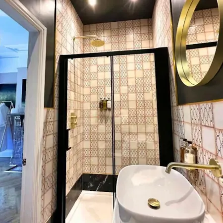 Dragon Luxury * Harrogate